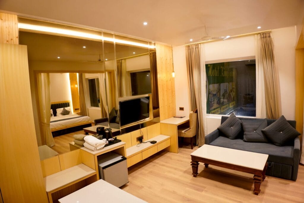 WhatsApp Image 2025-08-23 at 13.32.09 (2)